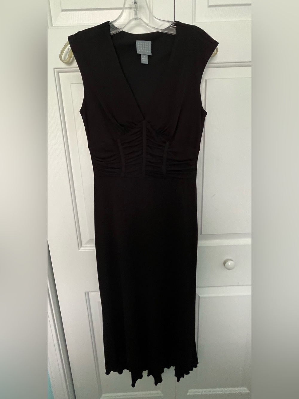 Rabbit Rabbit Rabbit Black Midi V‑Neck Ruched Dress - Picture 2 of 7